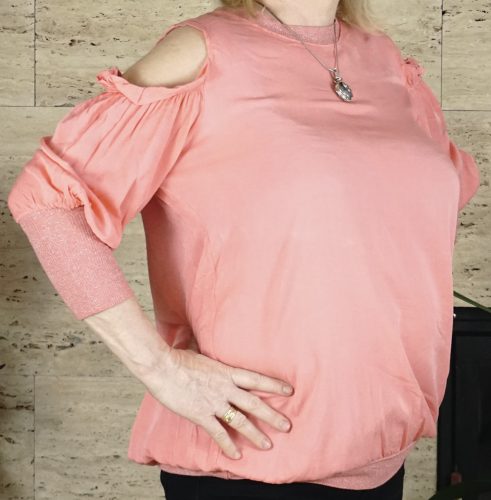 Női felső vállánál kivágott, rózsaszín