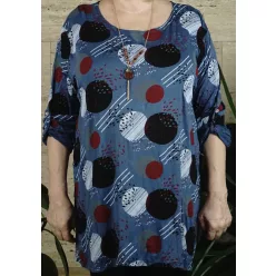 Nagyméretű női felső mintával, kék