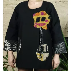 Nagyméretű női felső filc mintákkal, fekete