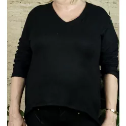 Női hosszított pulóver, puha anyagból, fekete